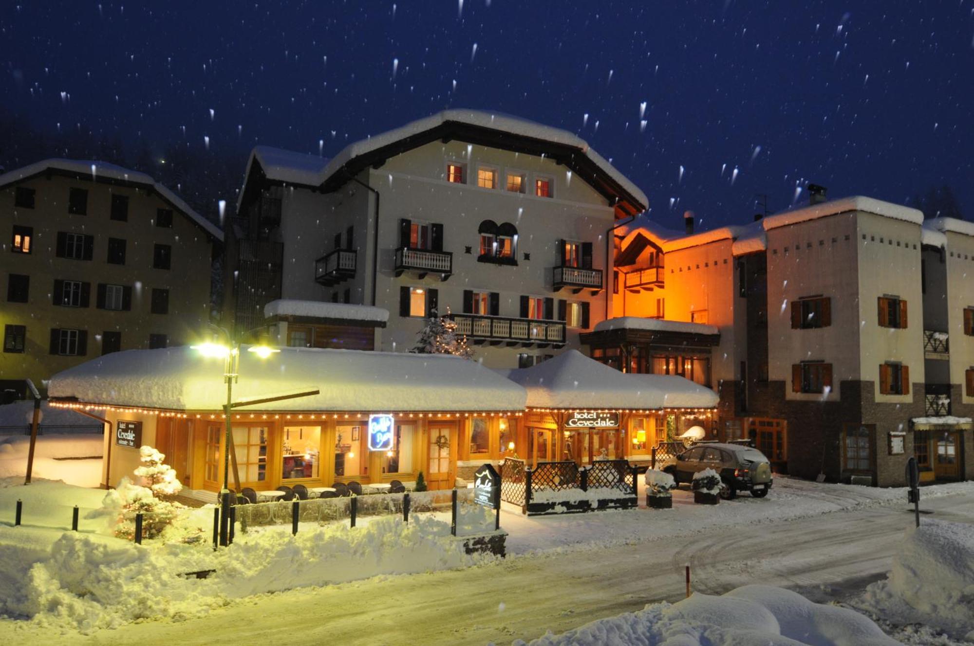 Hotel Cevedale Living Romance Hotel Cogolo Luaran gambar