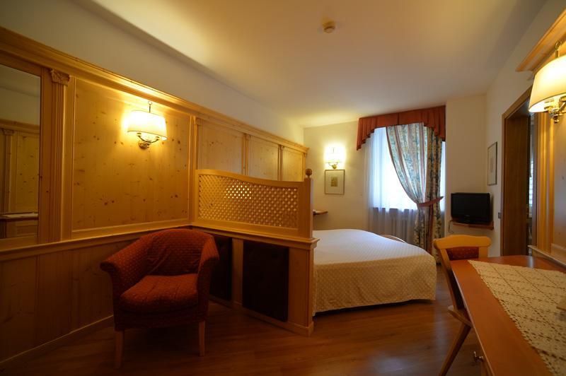 Hotel Cevedale Living Romance Hotel Cogolo Luaran gambar