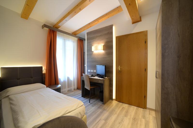Hotel Cevedale Living Romance Hotel Cogolo Luaran gambar